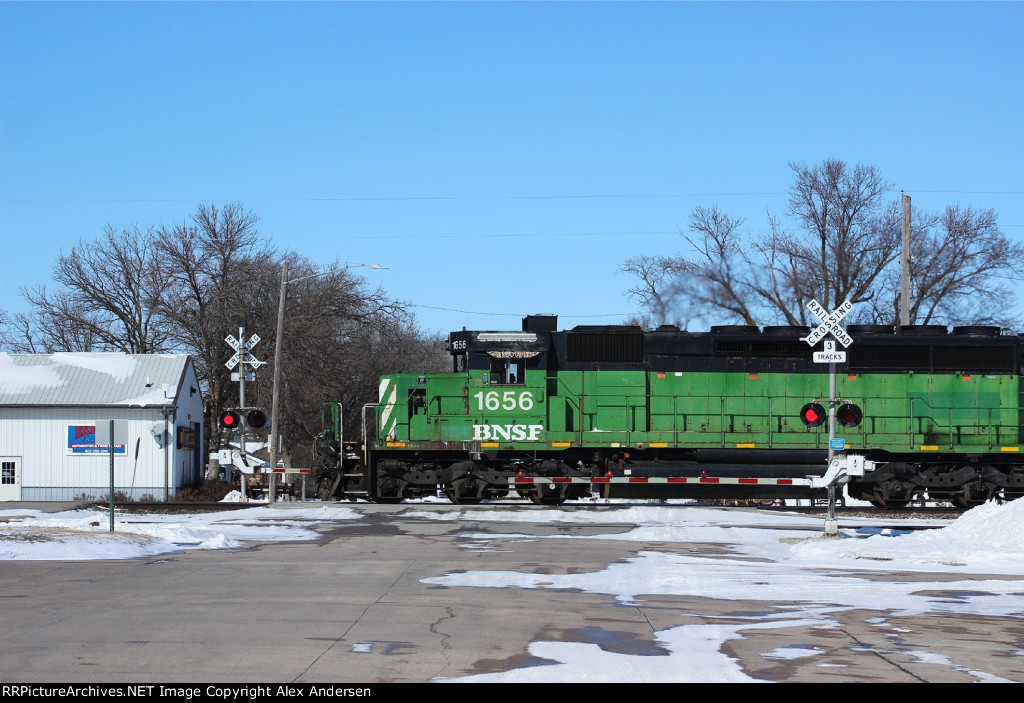 BNSF 1656 Leads the LINHAS